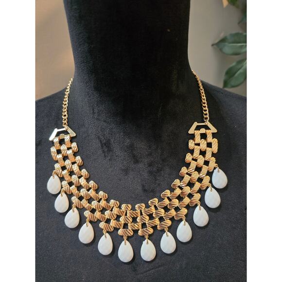 Women's Statement Bib Necklace With White Teardrop Charms Lobster Claw Lock - Picture 1 of 6
